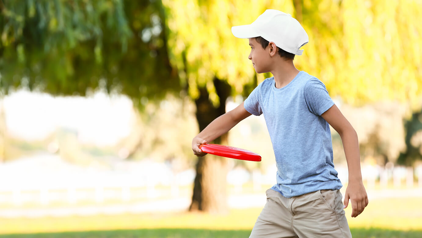 Ung gutt spiller disc golf